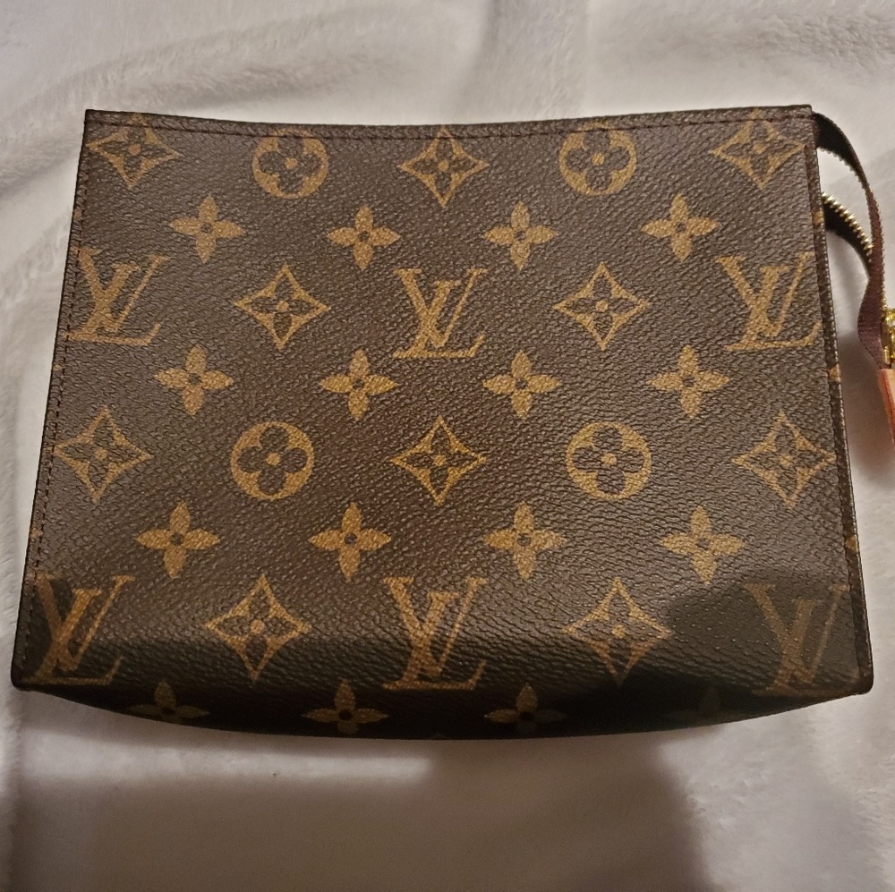 Hard to find Louis Vuitton Pouch Toiletry 19